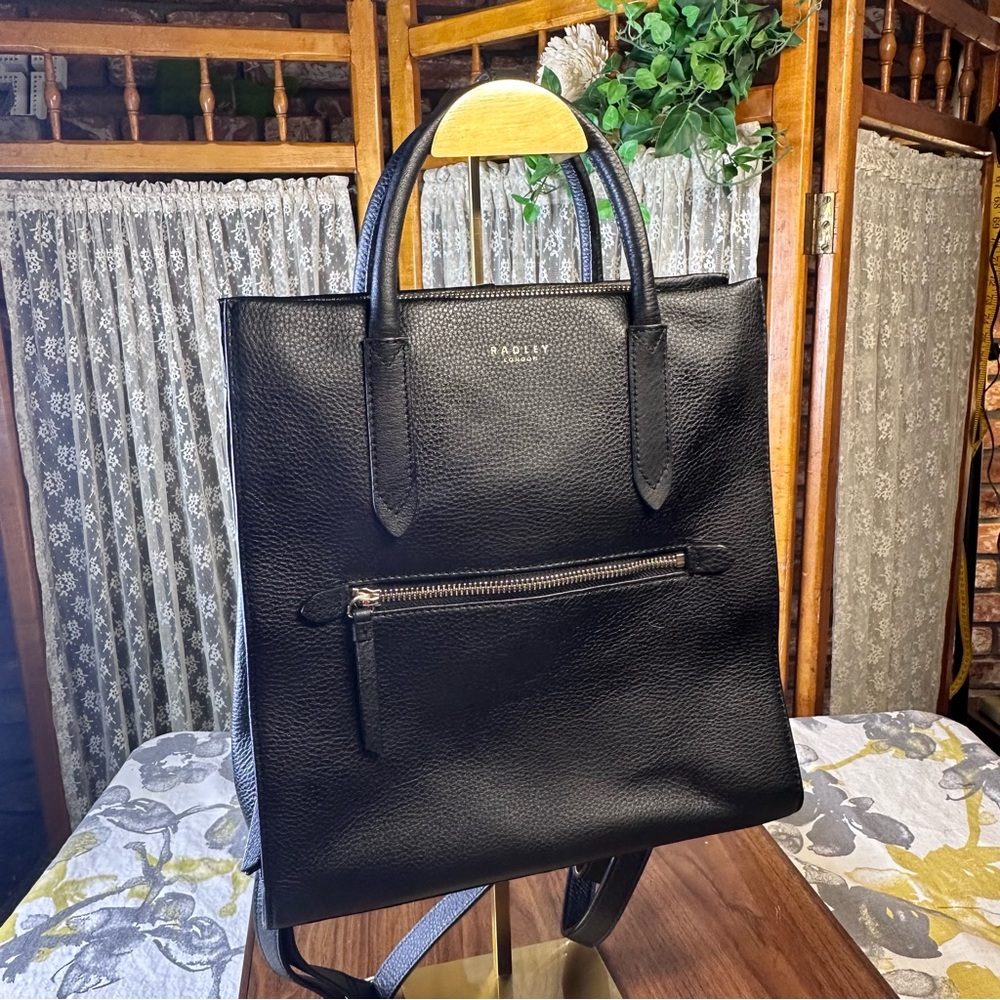 RADLEY LONDON Black Arlington Court Backpack with Structured Design